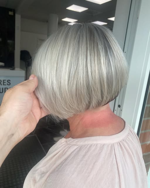 Efter: kort blond frisyr